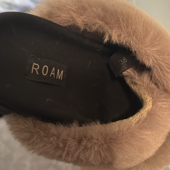 ROAM Cloud Slippers Taupe Faux Fur Slides - Picture 4 of 4